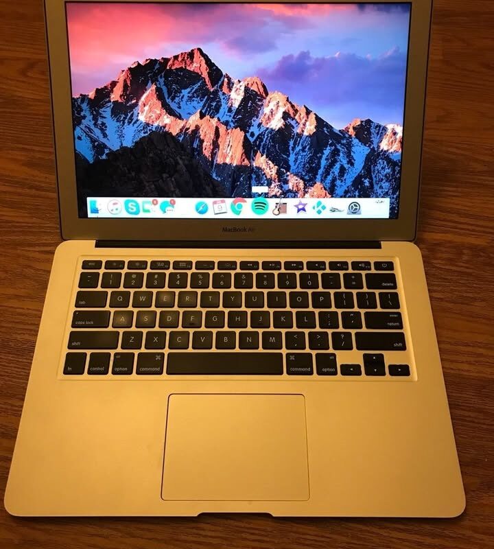 Apple MacBook Air 2017- Procesador Core i5 1.8GHz- Pantalla 13"